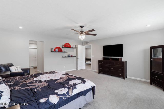 1924 Martingale Ln, Louisville, KY 40245