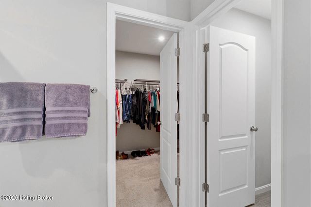1924 Martingale Ln, Louisville, KY 40245