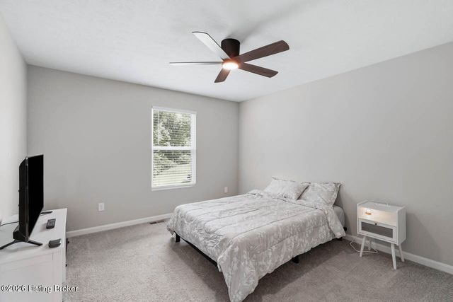 1924 Martingale Ln, Louisville, KY 40245