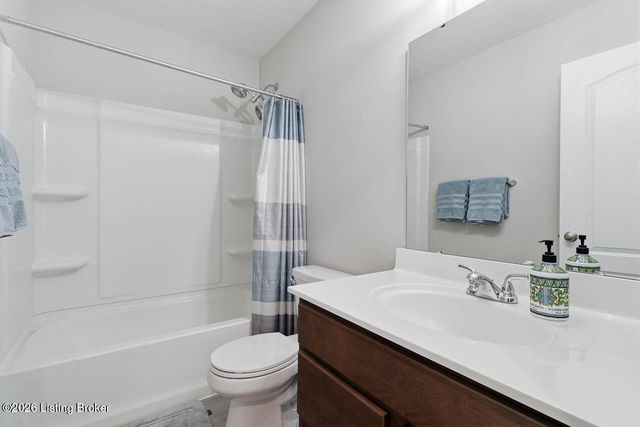 1924 Martingale Ln, Louisville, KY 40245