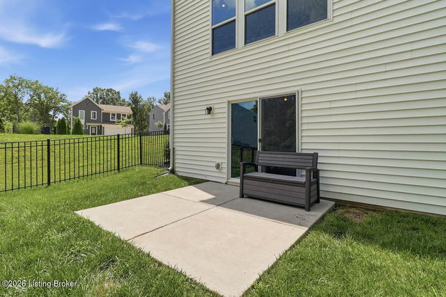 1924 Martingale Ln, Louisville, KY 40245
