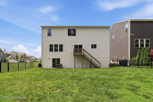 1924 Martingale Ln, Louisville, KY 40245