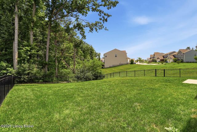 1924 Martingale Ln, Louisville, KY 40245