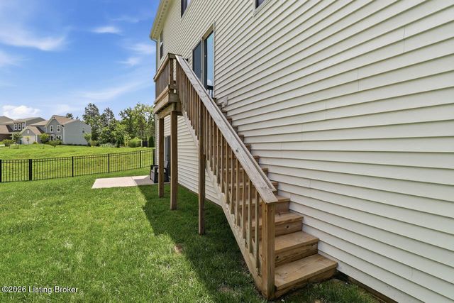 1924 Martingale Ln, Louisville, KY 40245