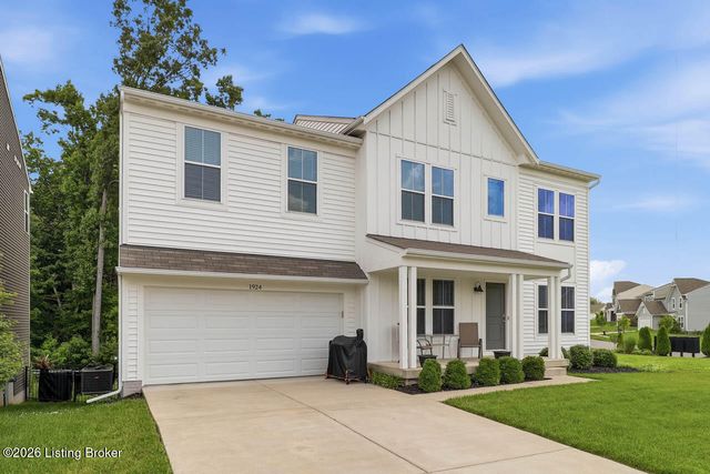 1924 Martingale Ln, Louisville, KY 40245
