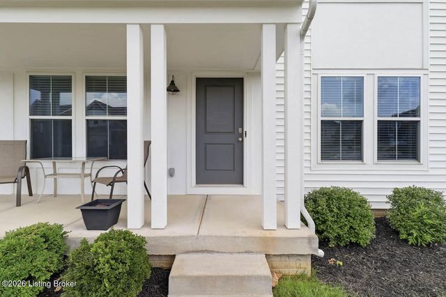 1924 Martingale Ln, Louisville, KY 40245