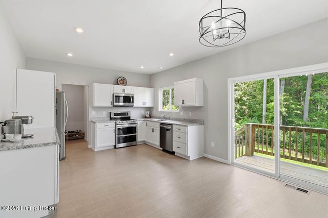 1924 Martingale Ln, Louisville, KY 40245