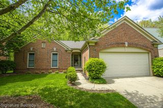 2668 Aubrey Drive, Lake Orion Village, MI 48360