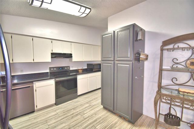 4853 COLONNADES CIRCLE E, Lakeland, FL 33811