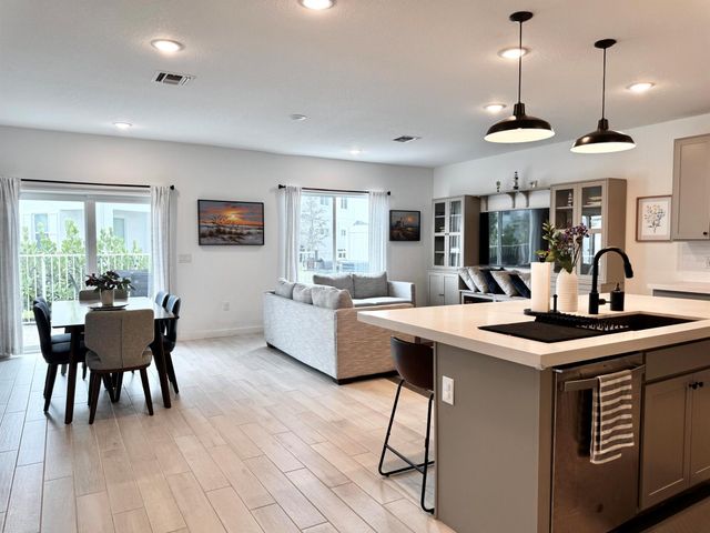 649 NE Waters Edge Lane, Port St Lucie, FL 34983