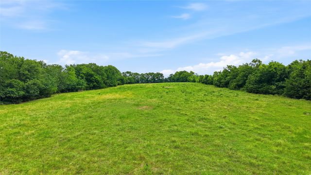 1108 S Farm Market 2077, Dodd City, TX 75438