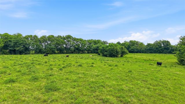 1108 S Farm Market 2077, Dodd City, TX 75438