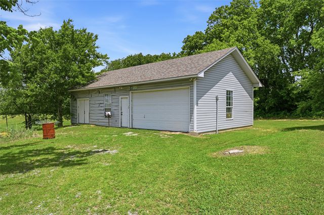 1108 S Farm Market 2077, Dodd City, TX 75438