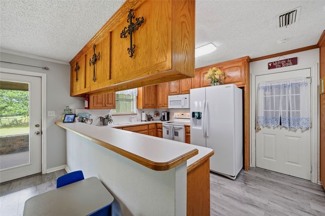 1108 S Farm Market 2077, Dodd City, TX 75438