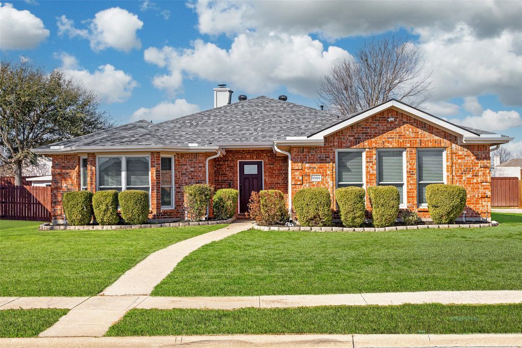 1009 Chesterfield Drive, Murphy, TX 75094
