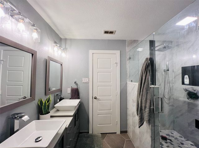 856 Poncho Lane, Fort Worth, TX 76052