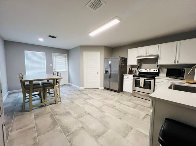 856 Poncho Lane, Fort Worth, TX 76052