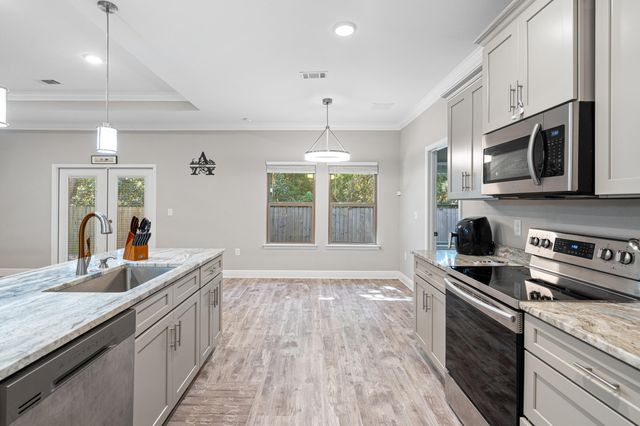 36 Lee Lane, Mary Esther, FL 32569