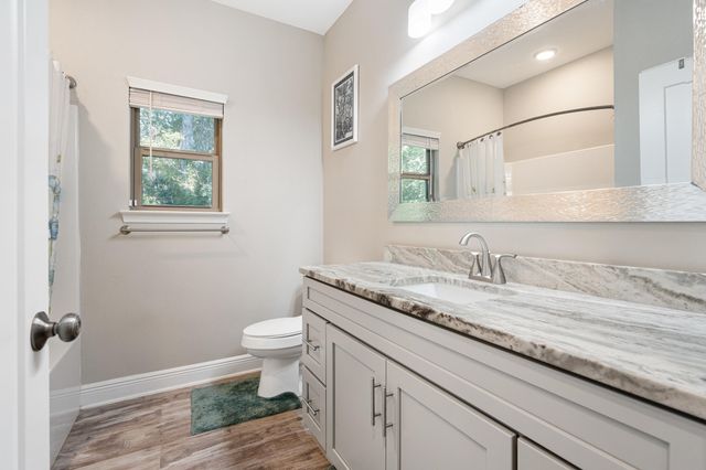 36 Lee Lane, Mary Esther, FL 32569