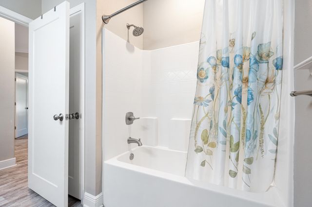 36 Lee Lane, Mary Esther, FL 32569