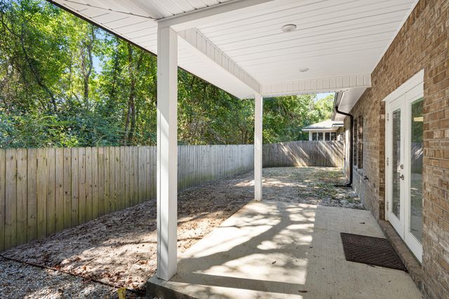 36 Lee Lane, Mary Esther, FL 32569