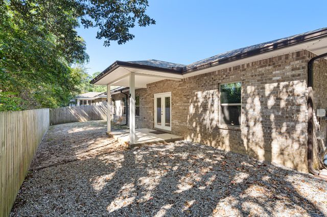 36 Lee Lane, Mary Esther, FL 32569