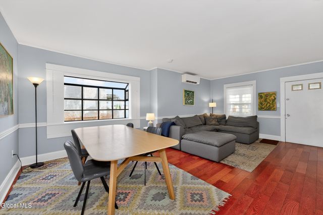 1076 Regent Street, Niskayuna, NY 12309