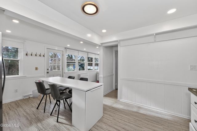 1076 Regent Street, Niskayuna, NY 12309