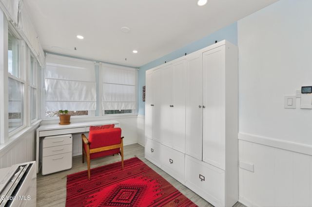1076 Regent Street, Niskayuna, NY 12309
