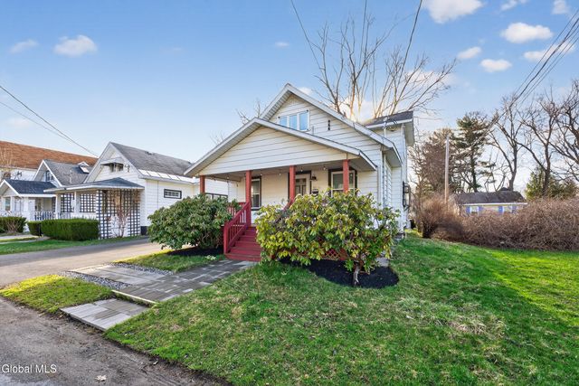 1076 Regent Street, Niskayuna, NY 12309