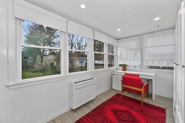 1076 Regent Street, Niskayuna, NY 12309