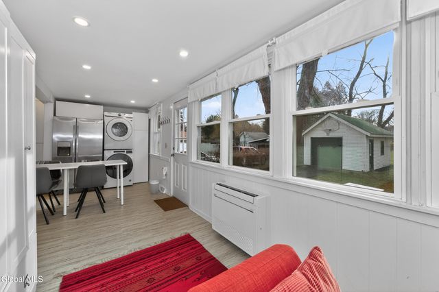 1076 Regent Street, Niskayuna, NY 12309