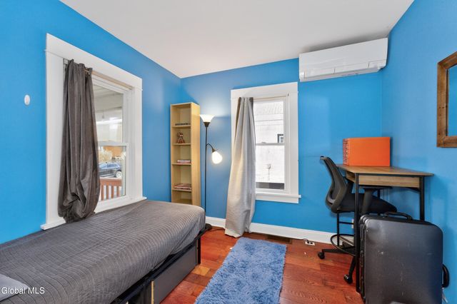 1076 Regent Street, Niskayuna, NY 12309