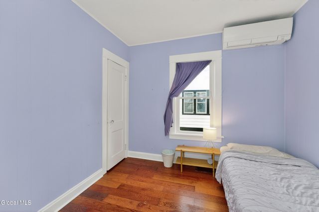 1076 Regent Street, Niskayuna, NY 12309