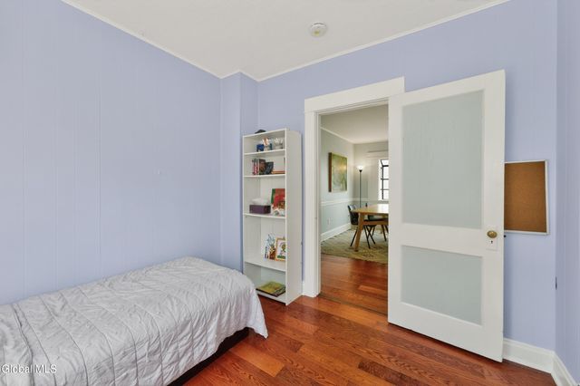 1076 Regent Street, Niskayuna, NY 12309