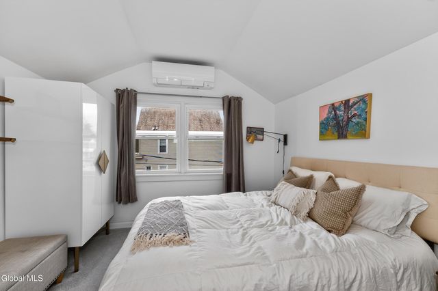 1076 Regent Street, Niskayuna, NY 12309