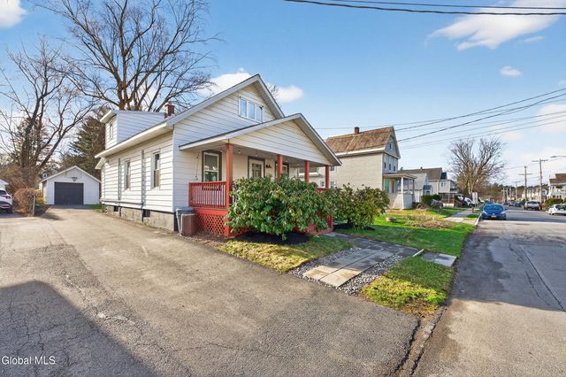 1076 Regent Street, Niskayuna, NY 12309