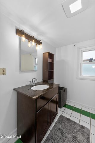 1076 Regent Street, Niskayuna, NY 12309