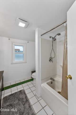 1076 Regent Street, Niskayuna, NY 12309
