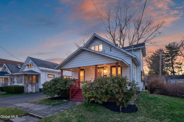 1076 Regent Street, Niskayuna, NY 12309