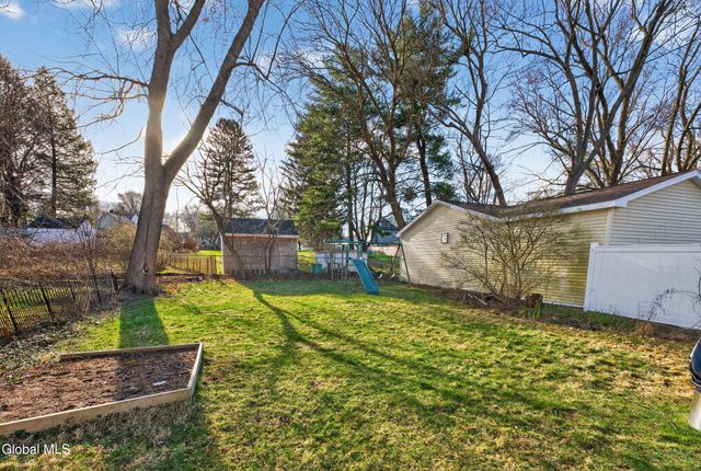 1076 Regent Street, Niskayuna, NY 12309