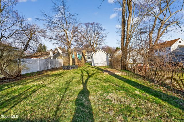 1076 Regent Street, Niskayuna, NY 12309