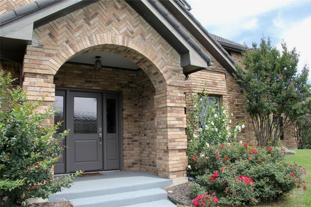 6101 Tiffany Oaks Lane, Arlington, TX 76016