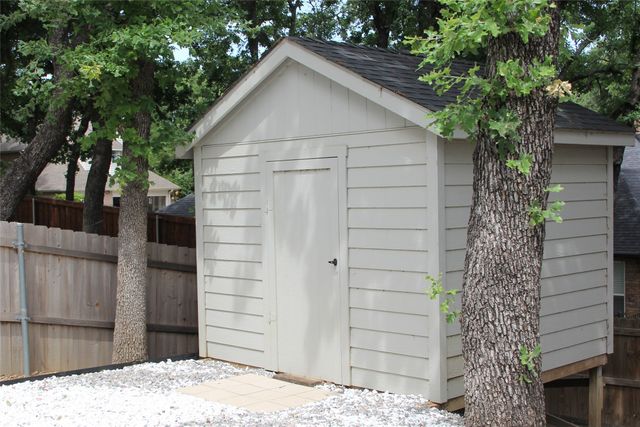 6101 Tiffany Oaks Lane, Arlington, TX 76016