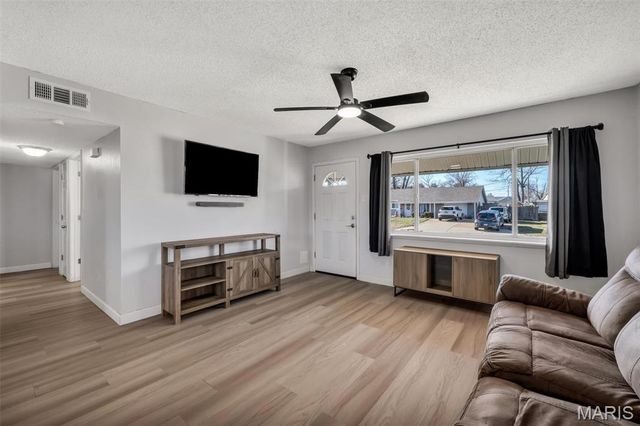 24 Roland Avenue, O'fallon, MO 63366