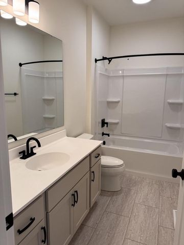 W149N11976 Red Holly DRIVE, Germantown, WI 53022