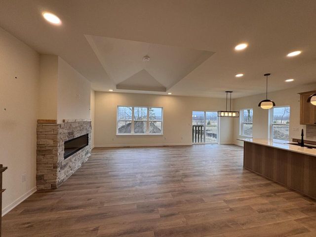 W149N11976 Red Holly DRIVE, Germantown, WI 53022