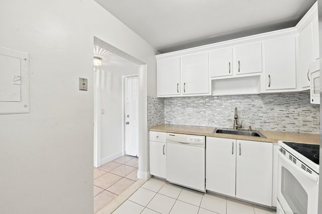 9300 SW 8th Street 219, Boca Raton, FL 33428