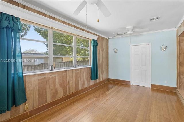 5761 SW 41st St, West Park, FL 33023