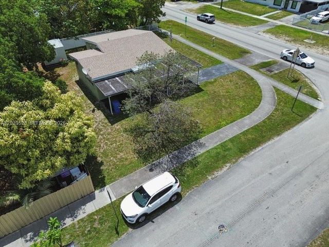 5761 SW 41st St, West Park, FL 33023